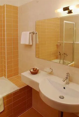 Hotel Na Zamecku Praga Repubblica Ceca